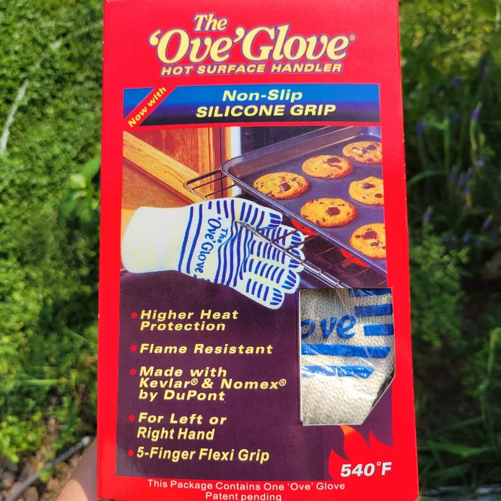 Heat-Resistant Kitchen Glove in Blue and Cream